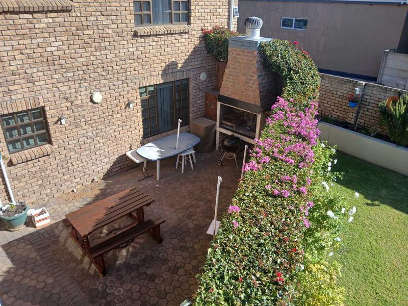 5 Bedroom Property for Sale in Stilbaai Wes Western Cape